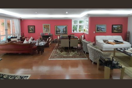 Casa à venda com 4 quartos, 400m² em Jardim Guedala, São Paulo