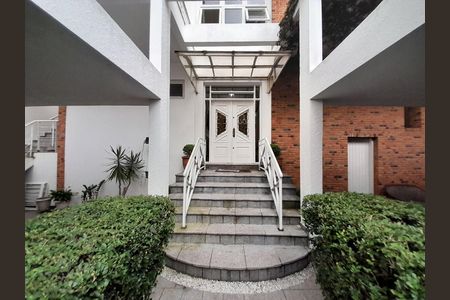 Casa à venda com 4 quartos, 400m² em Jardim Guedala, São Paulo