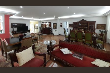 Casa à venda com 4 quartos, 400m² em Jardim Guedala, São Paulo