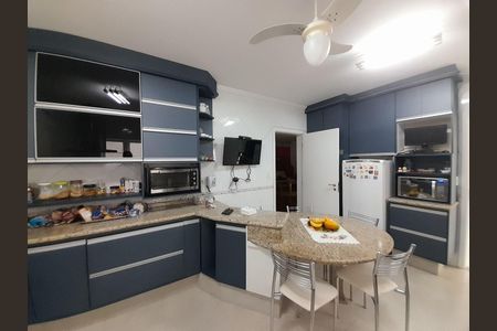 Casa à venda com 4 quartos, 400m² em Jardim Guedala, São Paulo