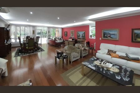 Casa à venda com 4 quartos, 400m² em Jardim Guedala, São Paulo