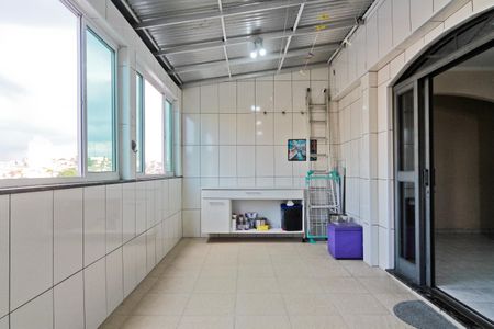 Casa à venda com 273m², 7 quartos e 5 vagas Casa à venda com 273m², 7 quartos e 5 vagasÁrea de Serviço