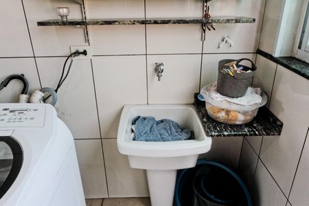 Casa à venda com 273m², 7 quartos e 5 vagas Casa à venda com 273m², 7 quartos e 5 vagasÁrea de Serviço