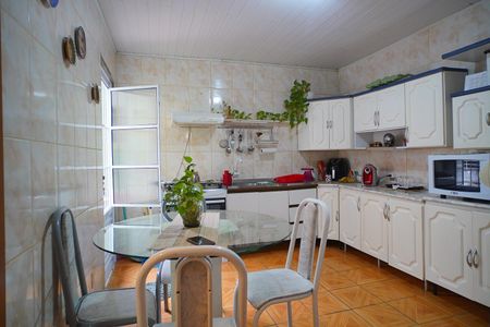 Casa à venda com 277m², 3 quartos e 2 vagasCozinha 