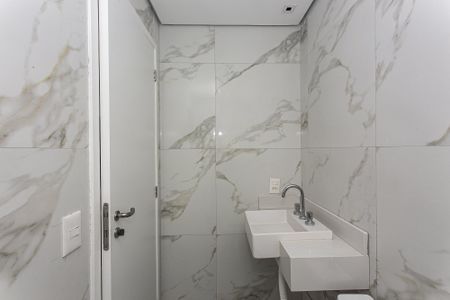 Casa à venda com 110m², 2 quartos e 2 vagasBanheiro da Suíte 2