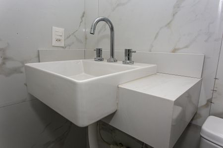 Casa à venda com 110m², 2 quartos e 2 vagasBanheiro da Suíte 2