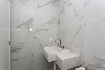 Casa à venda com 110m², 2 quartos e 2 vagasBanheiro da Suíte 2