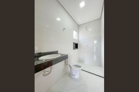 Casa à venda com 230m², 3 quartos e 4 vagasBanheiro da Suíte 2