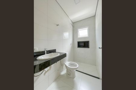 Casa à venda com 230m², 3 quartos e 4 vagasBanheiro da Suíte 1