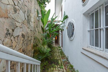 Casa para alugar com 156m², 4 quartos e 3 vagas Casa para alugar com 156m², 4 quartos e 3 vagasCorredor