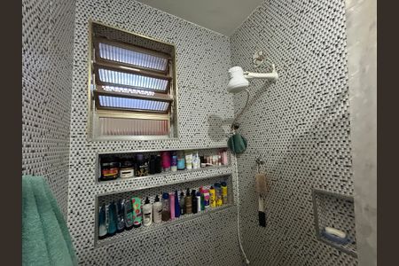 Casa à venda com 117m², 4 quartos e sem vagaChuveiro