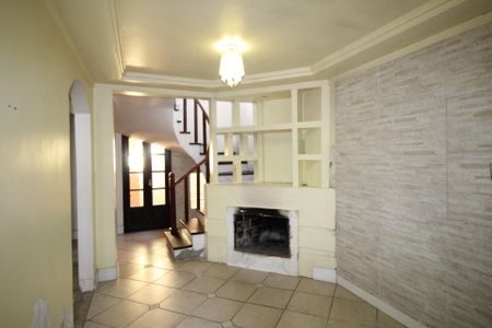 Sala de casa à venda com 3 quartos, 160m² em Costa E Silva, Porto Alegre