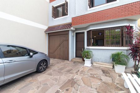 Casa à venda com 150m², 3 quartos e 1 vaga Casa à venda com 150m², 3 quartos e 1 vagaFachada