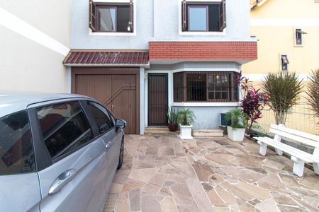 Casa à venda com 150m², 3 quartos e 1 vaga Casa à venda com 150m², 3 quartos e 1 vagaFachada