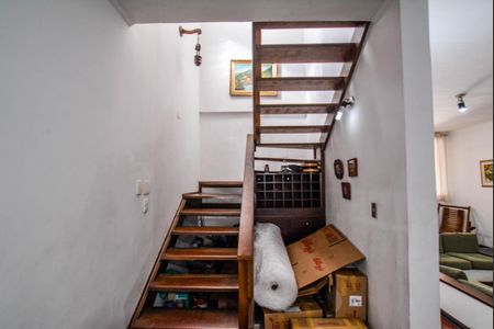 Casa para alugar com 380m², 3 quartos e 4 vagasEscada