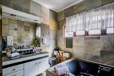 Casa para alugar com 380m², 3 quartos e 4 vagasBanheiro da Suíte 2