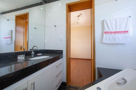 Apartamento à venda com 126m², 4 quartos e 2 vagas Apartamento à venda com 126m², 4 quartos e 2 vagasBANHEIRO2