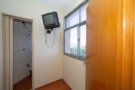 Apartamento à venda com 126m², 4 quartos e 2 vagas Apartamento à venda com 126m², 4 quartos e 2 vagasQUARTO E BANHO DE EMPREGADA