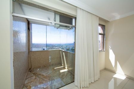 Apartamento à venda com 126m², 4 quartos e 2 vagas Apartamento à venda com 126m², 4 quartos e 2 vagasVARANDA