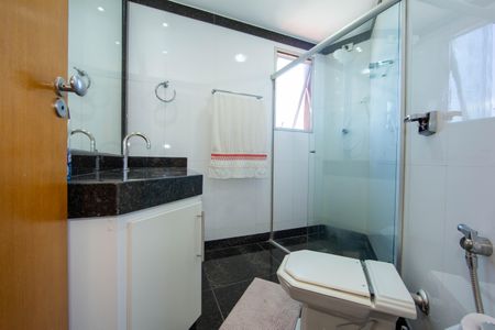 Apartamento à venda com 126m², 4 quartos e 2 vagas Apartamento à venda com 126m², 4 quartos e 2 vagasBANHEIRO1