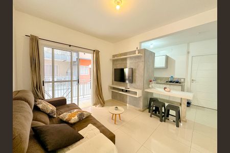 Sala de TV de apartamento para alugar com 2 quartos, 70m² em Santinho, Florianópolis