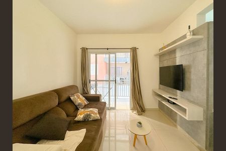 Sala de TV de apartamento para alugar com 2 quartos, 70m² em Santinho, Florianópolis