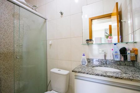 Apartamento à venda com 49m², 2 quartos e 1 vaga Apartamento à venda com 49m², 2 quartos e 1 vagaBanheiro do quarto 1