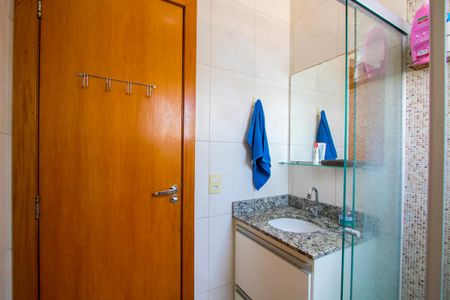 Apartamento à venda com 49m², 2 quartos e 1 vaga Apartamento à venda com 49m², 2 quartos e 1 vagaBanheiro social