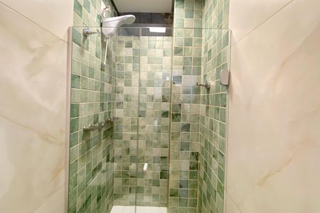 Banheiro de kitnet/studio à venda com 1 quarto, 20m² em Lourdes, Belo Horizonte