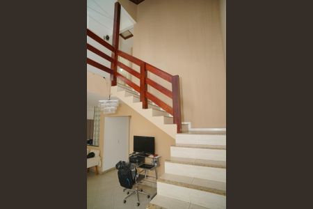 Casa de condomínio para alugar com 187m², 3 quartos e 3 vagasEscada