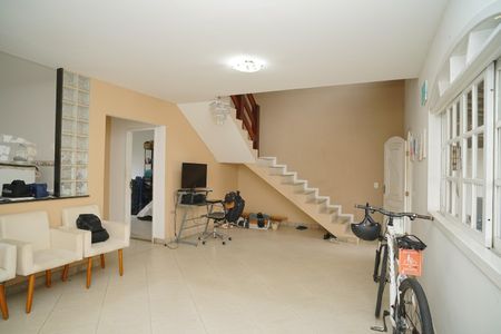 Casa de condomínio para alugar com 187m², 3 quartos e 3 vagas Casa de condomínio para alugar com 187m², 3 quartos e 3 vagasSala