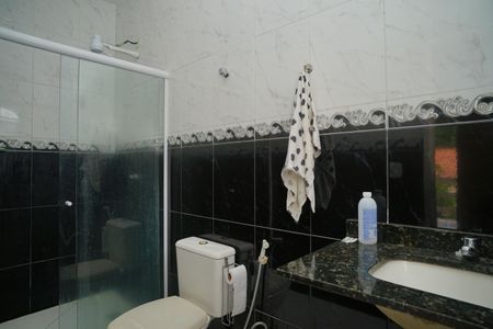 Casa de condomínio para alugar com 187m², 3 quartos e 3 vagasBanheiro do Quarto 3