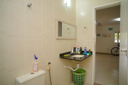 Casa de condomínio para alugar com 187m², 3 quartos e 3 vagasBanheiro Social