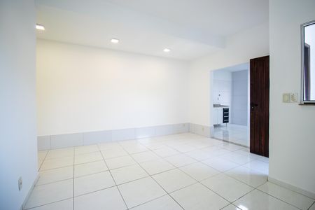 Sala de casa para alugar com 2 quartos, 85m² em Irajá, Rio de Janeiro