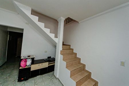 Casa para alugar com 2 quartos, 240m² em Fazenda da Juta, São Paulo