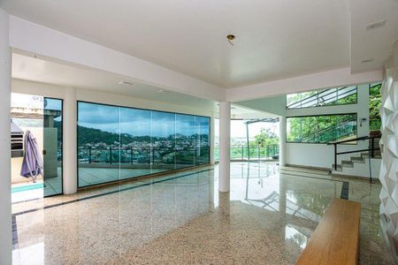 Casa à venda com 3 quartos, 300m² em Piratininga, Niterói