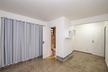 Casa à venda com 3 quartos, 300m² em Piratininga, Niterói