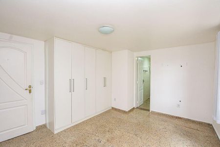 Casa à venda com 3 quartos, 300m² em Piratininga, Niterói