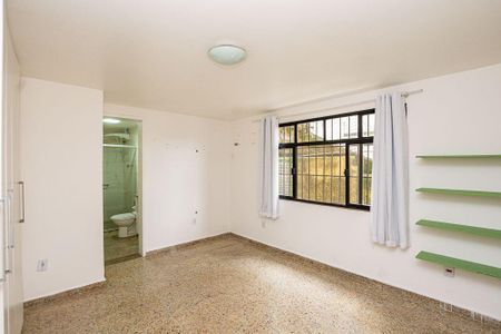 Casa à venda com 3 quartos, 300m² em Piratininga, Niterói