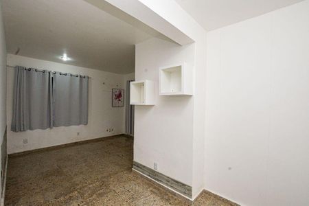 Casa à venda com 3 quartos, 300m² em Piratininga, Niterói