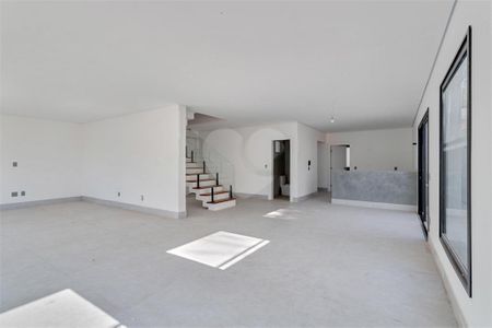 Casa à venda com 4 quartos, 376m² em Jardim Petropolis, São Paulo