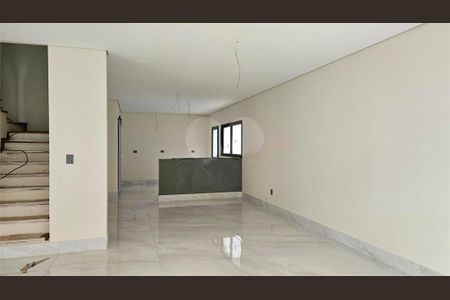 Casa à venda com 4 quartos, 376m² em Jardim Petropolis, São Paulo