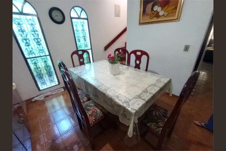 Casa à venda com 3 quartos, 137m² em Jardim Teresa, São Paulo