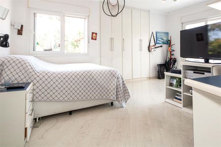 Casa à venda com 4 quartos, 375m² em Granja Julieta, São Paulo