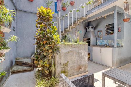 Casa à venda com 108m², 4 quartos e 2 vagas