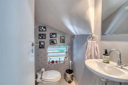 Casa à venda com 108m², 4 quartos e 2 vagas