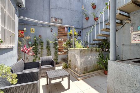 Casa à venda com 108m², 4 quartos e 2 vagas