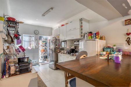 Casa à venda com 108m², 4 quartos e 2 vagas