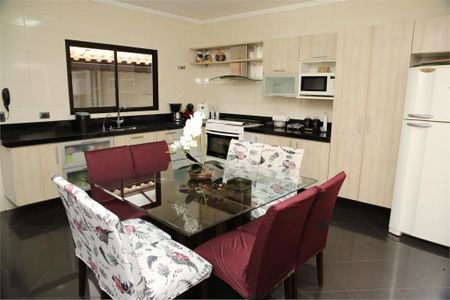 Casa à venda com 250m², 2 quartos e 8 vagas