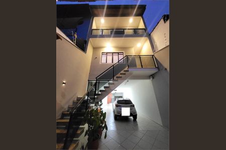 Casa à venda com 250m², 2 quartos e 8 vagas